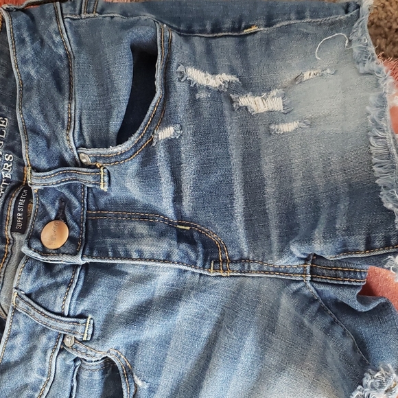 American Eagle Denim Shorts. Size 4. Soft material. Like New. - Picture 4 of 9